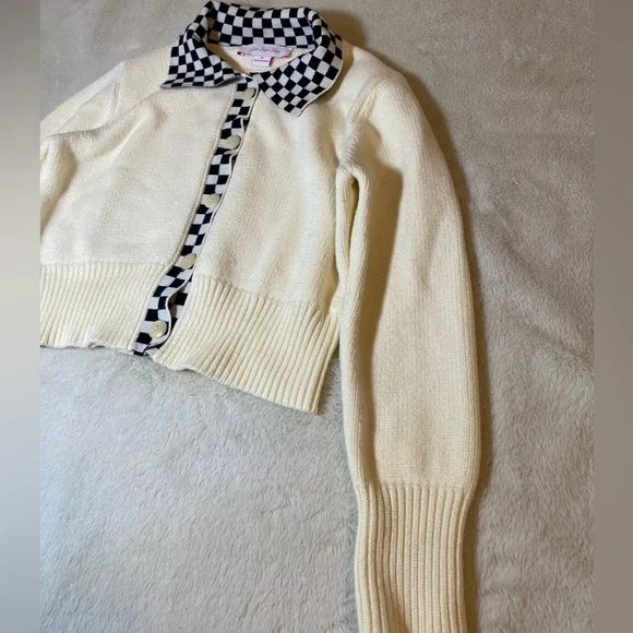 Lisa Says Gah Cream Button Down Sweater M/L - Picture 4 of 9